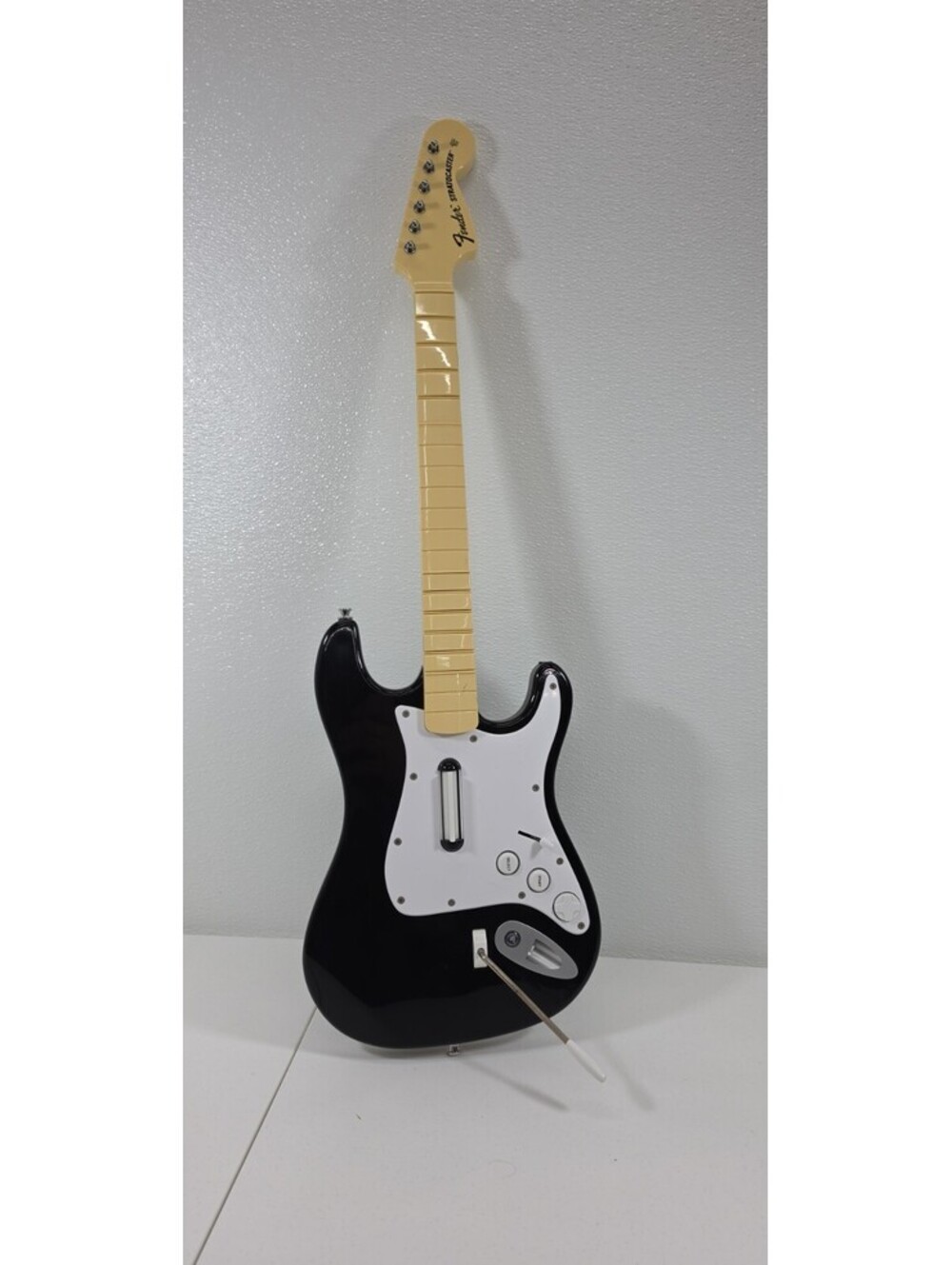 Rock Band Fender Stratocaster Guitar PS3 Wireless 822151 No Dongle Powers On